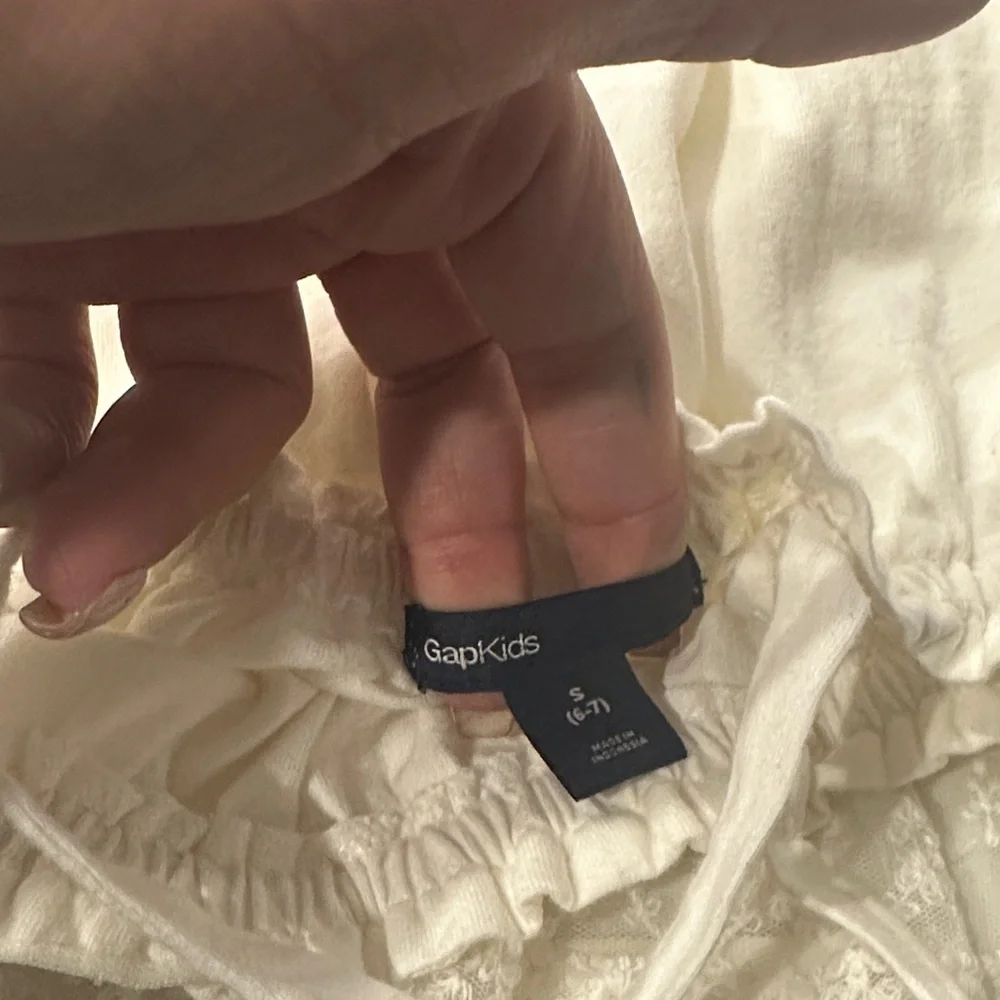 Gap kids Ivory Lace Tiered dress size small 6-7